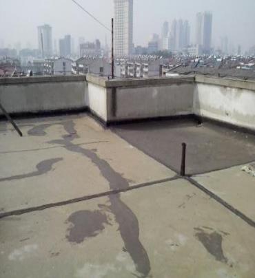 睢宁漏水维修 楼顶漏水是什么原因，楼顶漏水维修方法是什么?